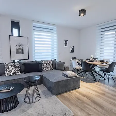 Im Luxurioesen Anwesen Mit Panoramablick Apartman